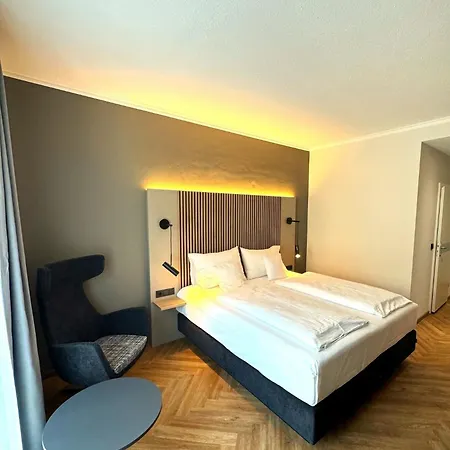Altstadthotel فندق 3*