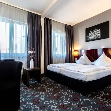 Altstadthotel فندق 3*