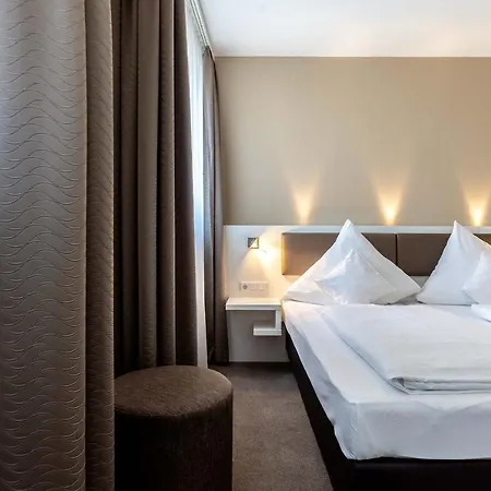 Altstadthotel فندق 3*